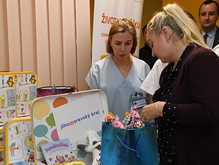 Další krajské nemocnice se zapojily do celorepublikového charitativního projektu Život v kufříku
