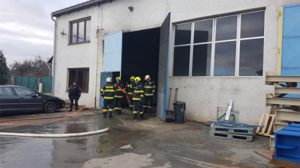 Několika milionovou škodu způsobil požár stroje v brněnské průmyslové hale 
