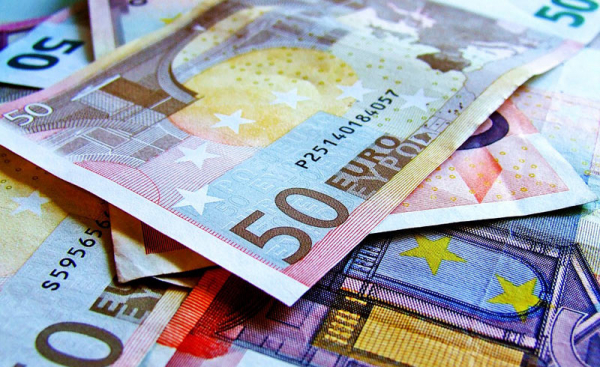 Sedmapadesátiletá žena zaplatila podvodníkovi z internetu dvacet tisíc eur