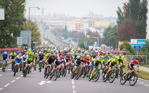 Znojmo hostí devátý díl Kola pro život, cyklisty čekají závody po vinicích