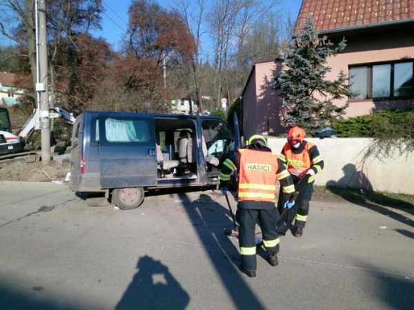 Při nehodě dodávky na Brněnsku se zranilo sedm cizinců
