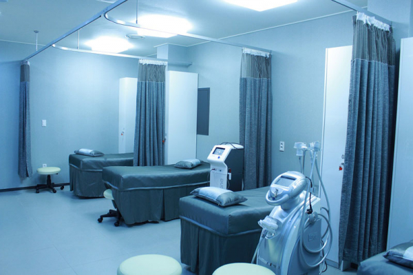 Záložní nemocnice na brněnském výstavišti přešla do úsporného režimu