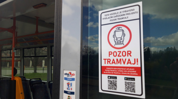Nová mobilní aplikace upozorní chodce, cyklisty i řidiče na riziko střetu s tramvají