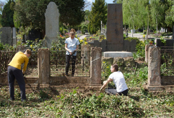 Paměť národa Jižní Morava organizuje další víkendovou revitalizaci hrobů na Ústředním hřbitově Brno