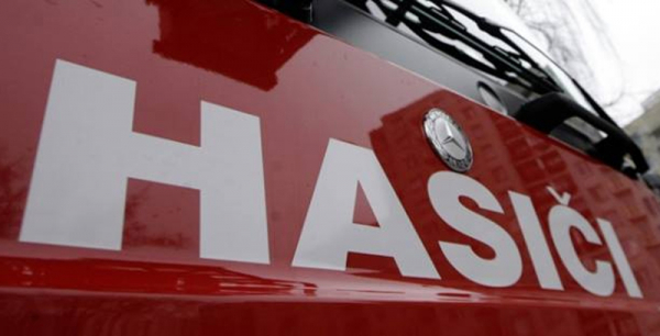 Čtyři jednotky hasičů zasahovaly při požáru bytu v Brně, evakuovat musely osm osob 