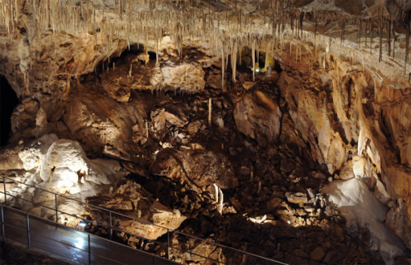 Hlavní turistická sezona ve 14 zpřístupněných jeskyních skončila, některé zvou dál