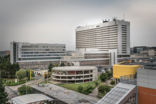 FN Brno nutí nápor covidových pacientů k postupnému omezování péče