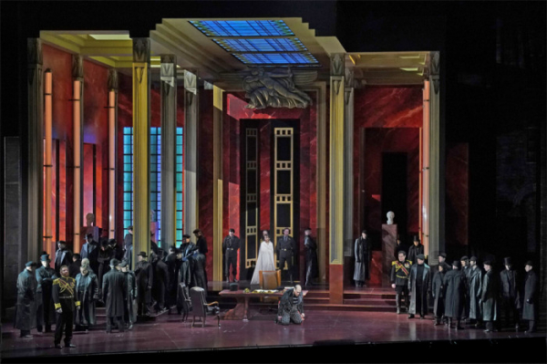 Vize zkorumpované moci v opeře Rigoletto je platná dodnes. Přesvědčit se můžete v přímém přenosu do Brna