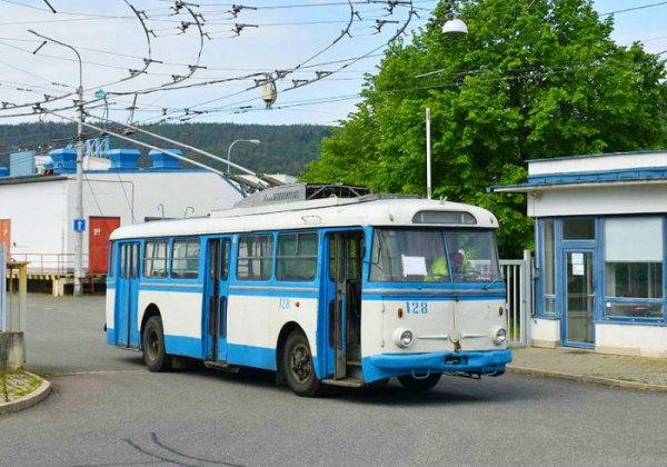 Dopravní podnik města Brna začíná s opravou retro trolejbusu Škoda 9Tr, který sloužil na Ukrajině