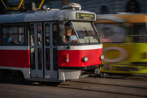 Muž po vypadnutí z tramvaje nadýchal šest promile