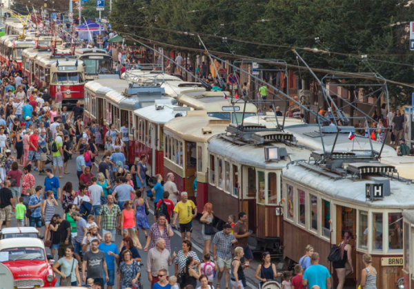 Brno rozproudí velkolepá Streetparty Brno 2022 s defilé vozů městských firem