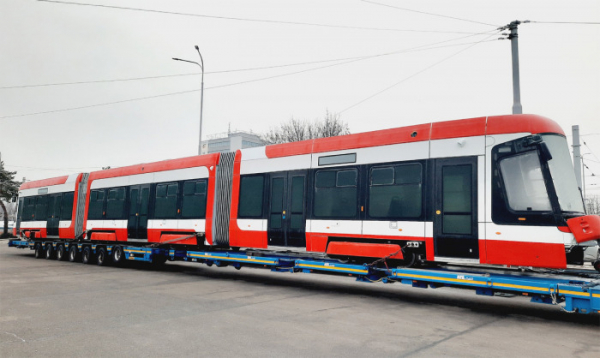 Do Brna dorazila druhá obousměrná tramvaj. Do ulic s cestujícími vyjede už na konci měsíce