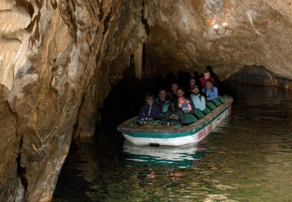 Punkevní jeskyně si připomínají již 90 let s podzemní plavbou v současné podobě