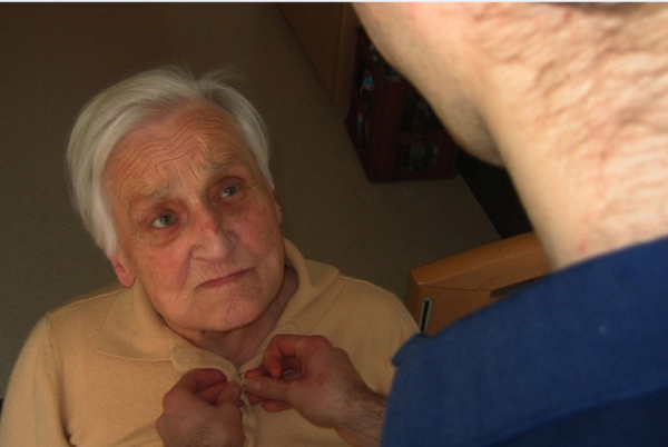 Zesláblá důchodkyně se doma poranila