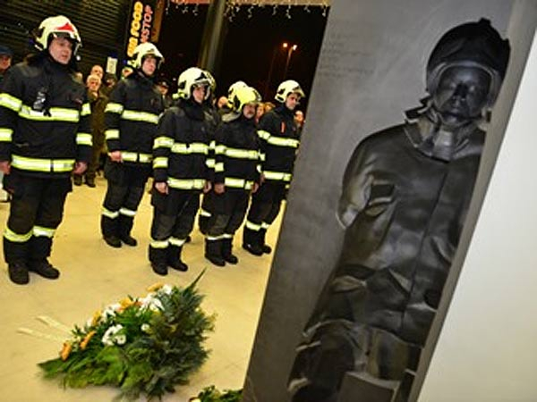 Pietní akt připomněl tragickou smrt dvou hasičů
