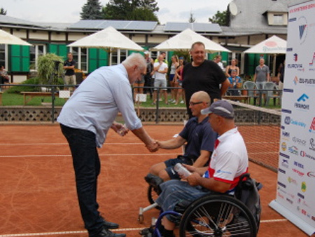 Hejtman předal ceny nejlepším tenistům na vozíku